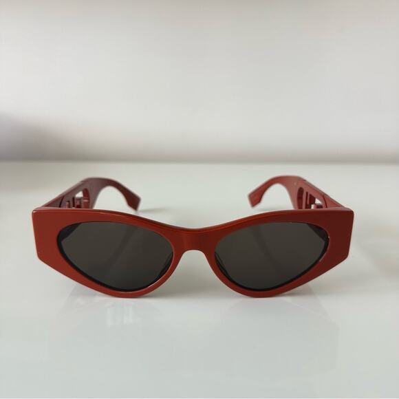 NEW!!! Fendi FE40049I 50E sunglasses Authentic Retail 525$ - Picture 1 of 7
